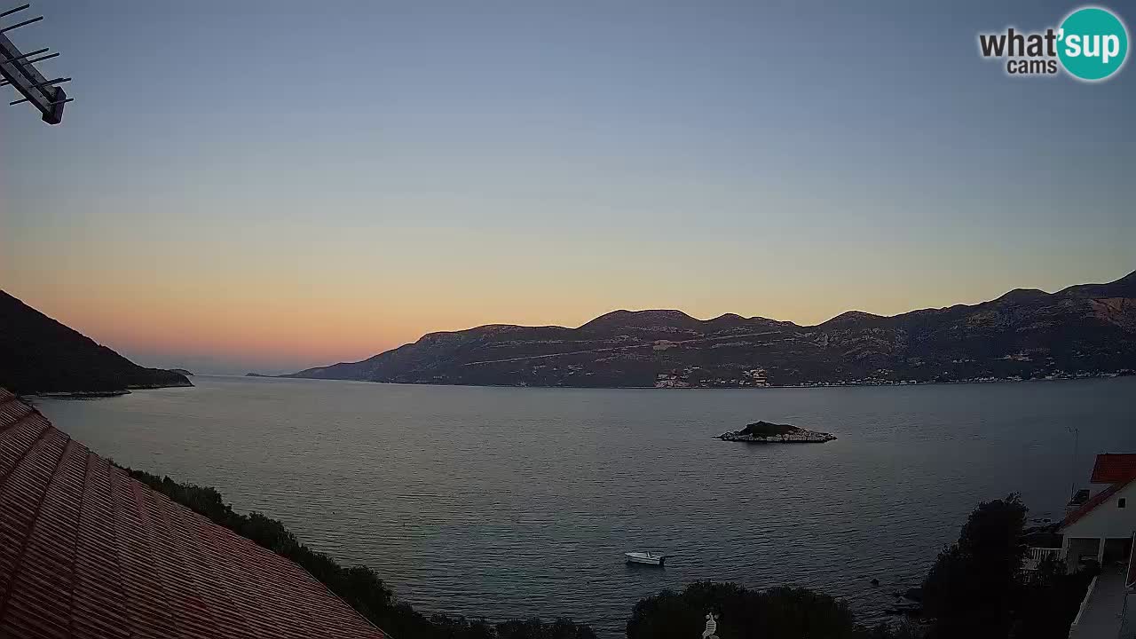 Korčula spletna kamera v živo – Tri Žala pogled na Pelješac