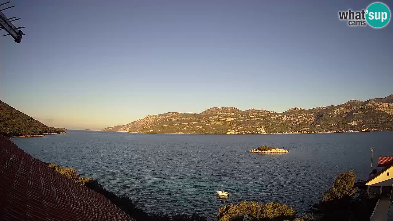 Korčula spletna kamera v živo – Tri Žala pogled na Pelješac