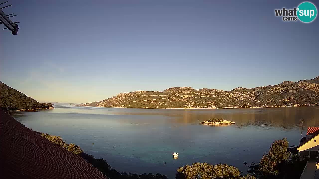 Korčula spletna kamera v živo – Tri Žala pogled na Pelješac