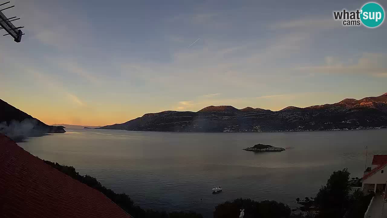 Korčula spletna kamera v živo – Tri Žala pogled na Pelješac