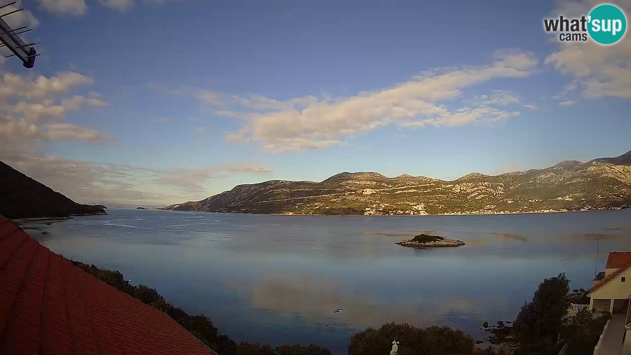 Korčula spletna kamera v živo – Tri Žala pogled na Pelješac