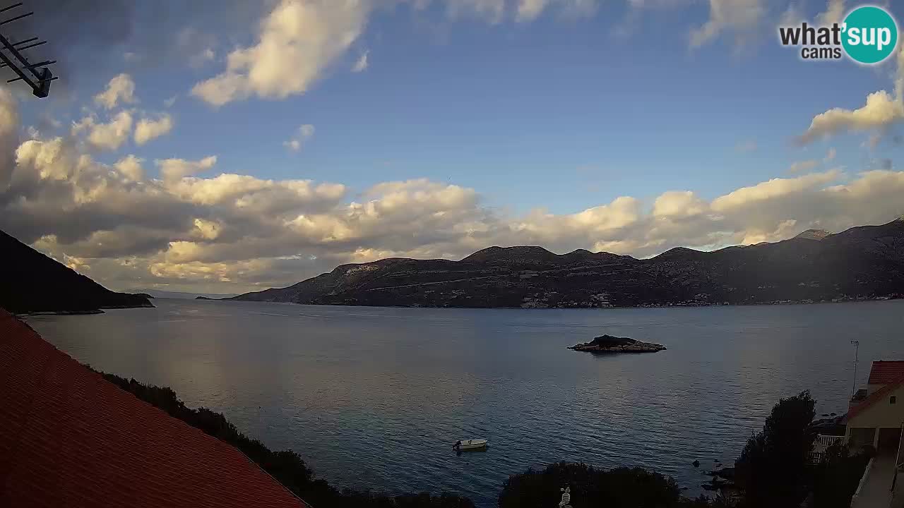 Korčula spletna kamera v živo – Tri Žala pogled na Pelješac