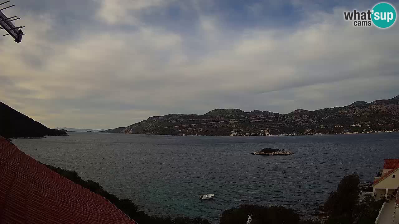 Korčula spletna kamera v živo – Tri Žala pogled na Pelješac
