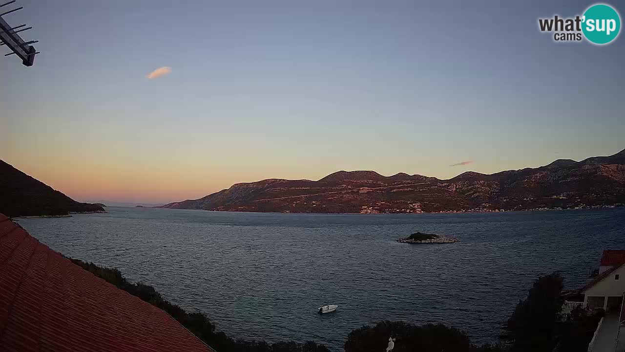 Korčula spletna kamera v živo – Tri Žala pogled na Pelješac