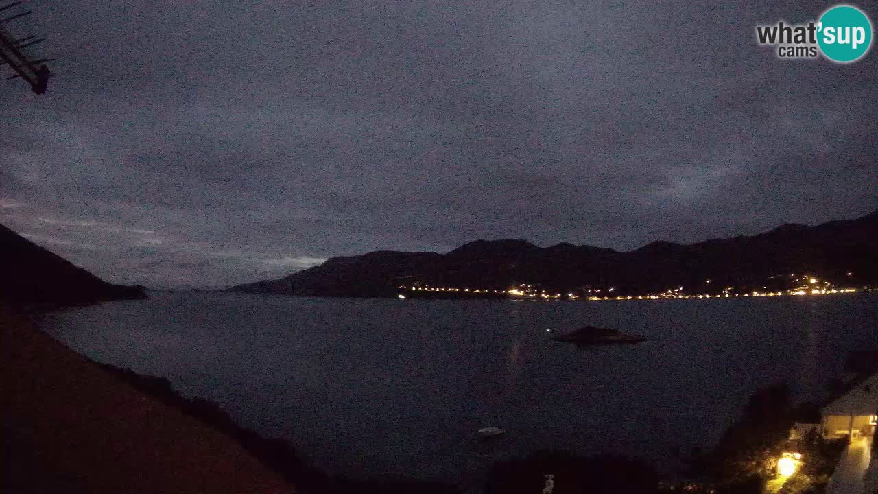 Korčula spletna kamera v živo – Tri Žala pogled na Pelješac