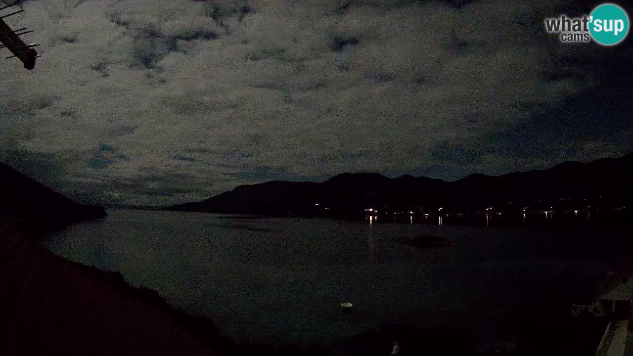 Korčula spletna kamera v živo – Tri Žala pogled na Pelješac