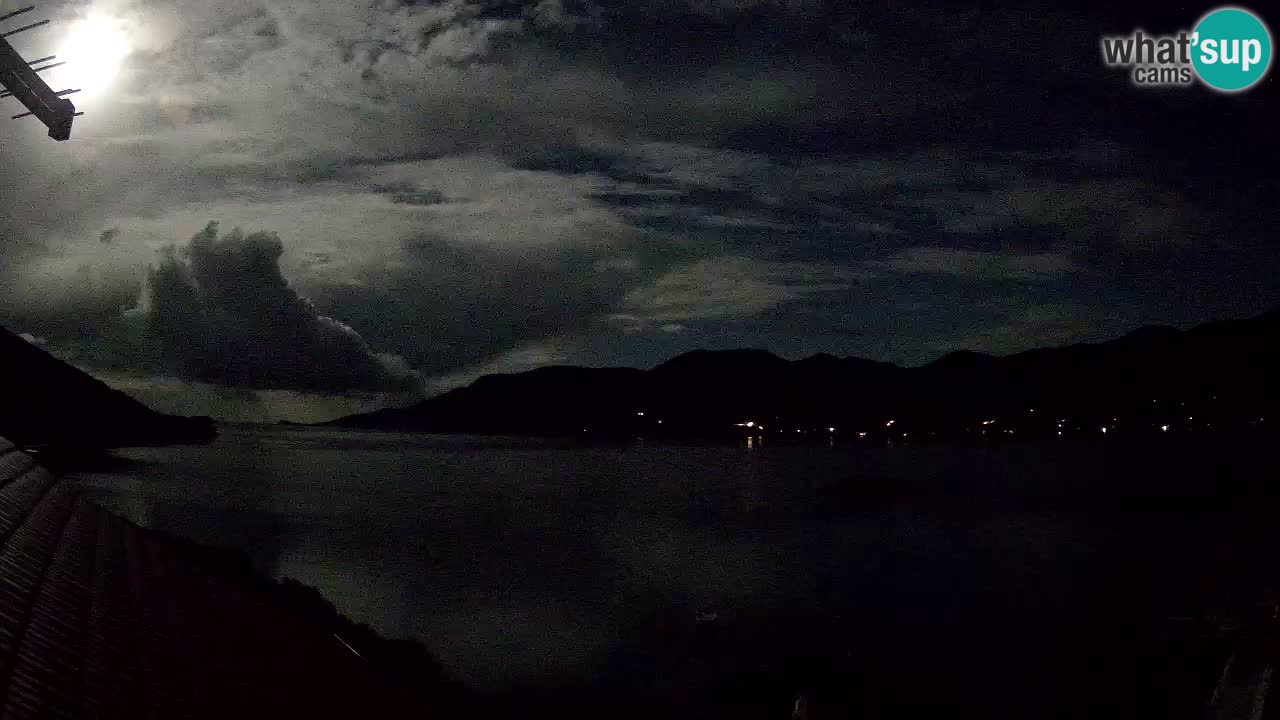 Korčula spletna kamera v živo – Tri Žala pogled na Pelješac