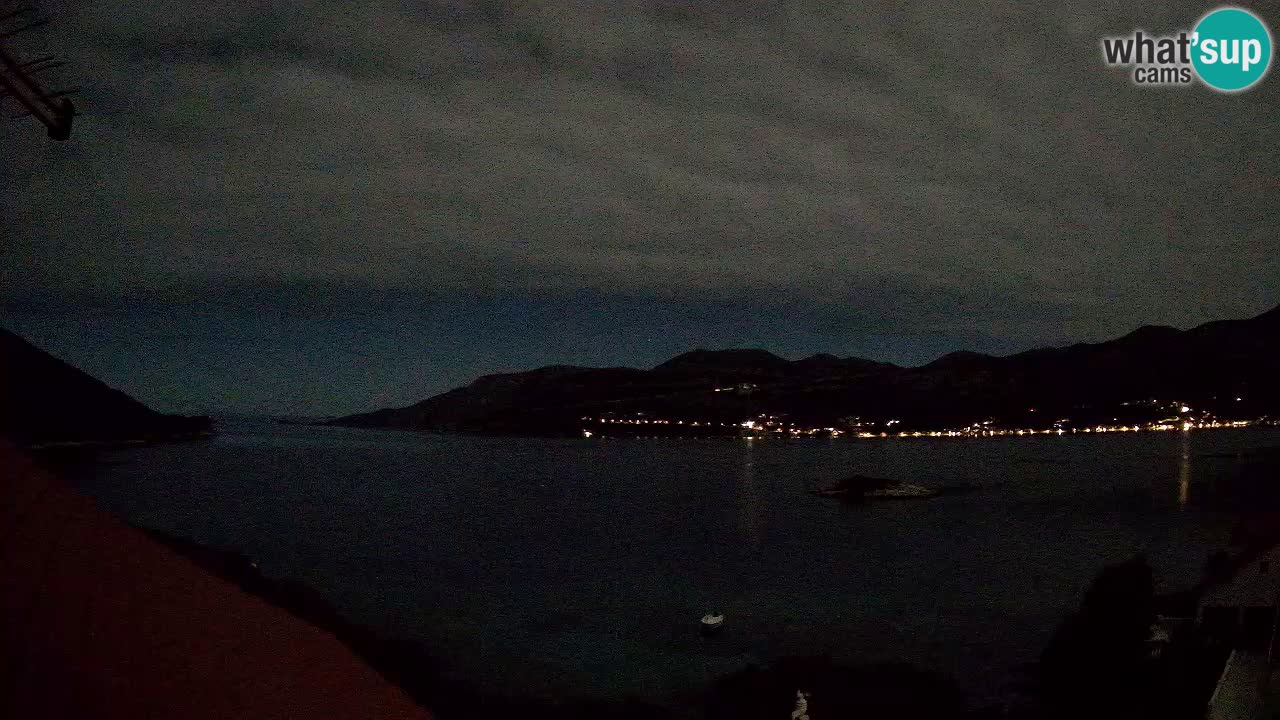 Korčula spletna kamera v živo – Tri Žala pogled na Pelješac