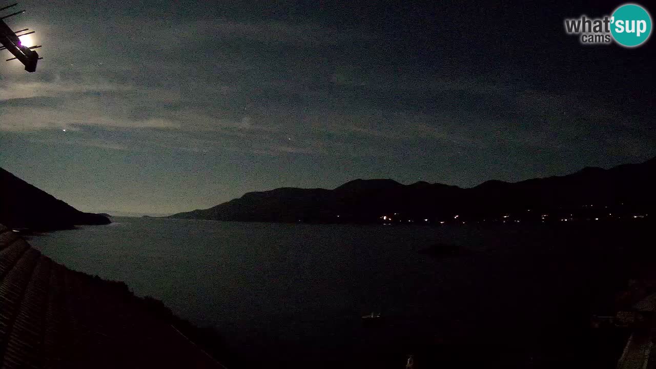 Korčula spletna kamera v živo – Tri Žala pogled na Pelješac