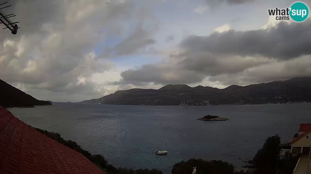 Korčula spletna kamera v živo – Tri Žala pogled na Pelješac