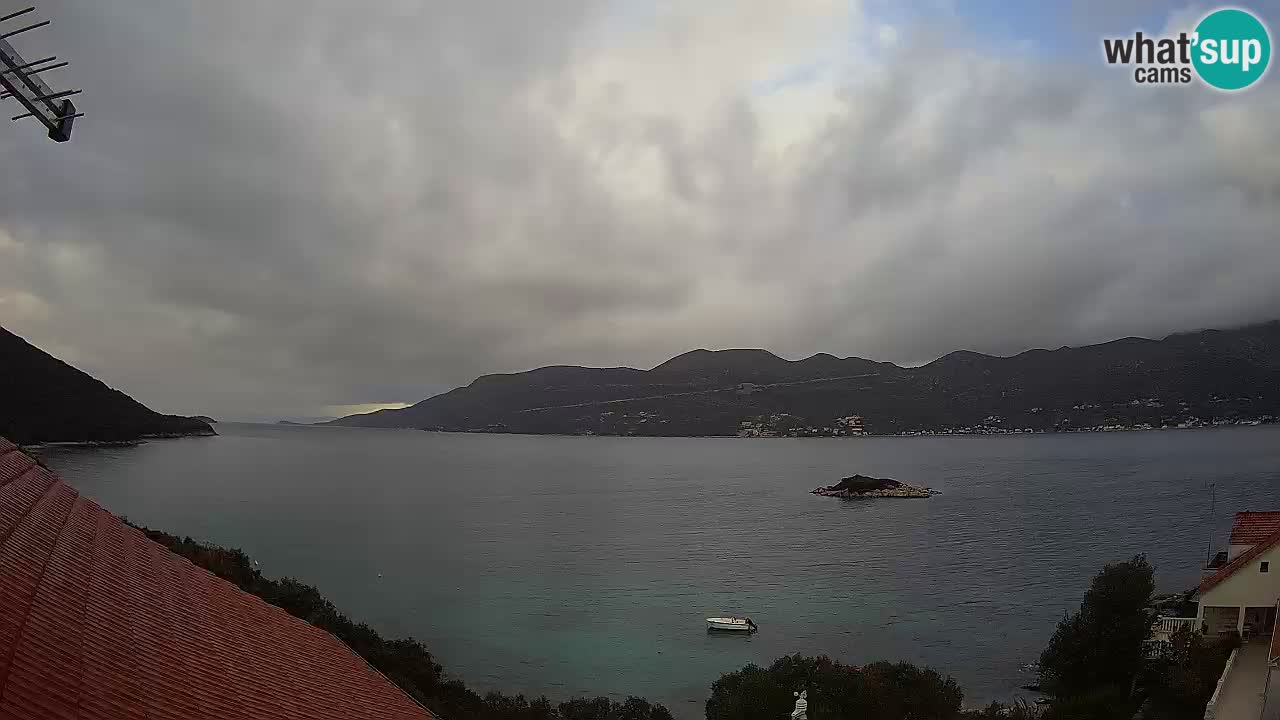 Korčula spletna kamera v živo – Tri Žala pogled na Pelješac