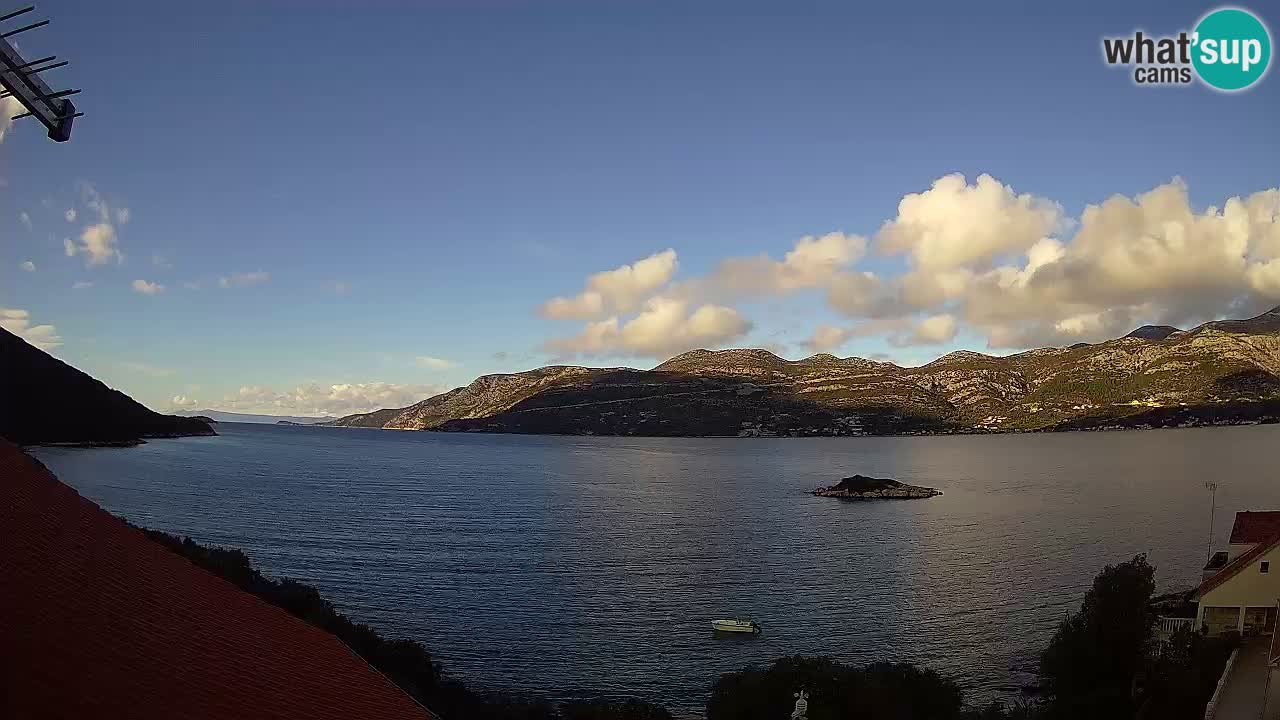 Korčula spletna kamera v živo – Tri Žala pogled na Pelješac