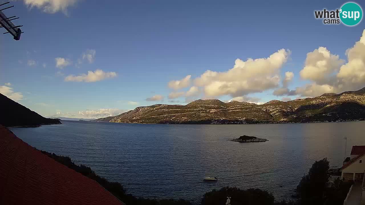 Korčula spletna kamera v živo – Tri Žala pogled na Pelješac