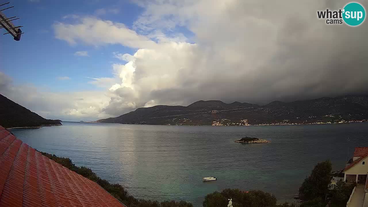 Korčula spletna kamera v živo – Tri Žala pogled na Pelješac