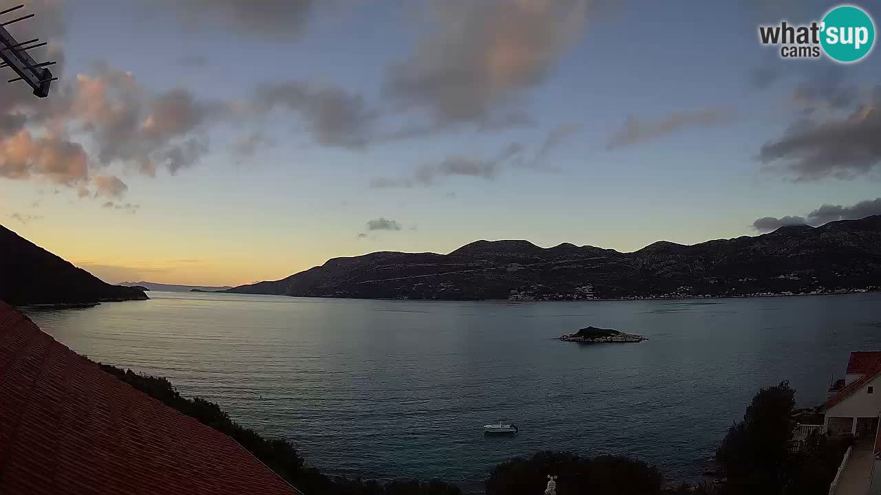 Korčula spletna kamera v živo – Tri Žala pogled na Pelješac
