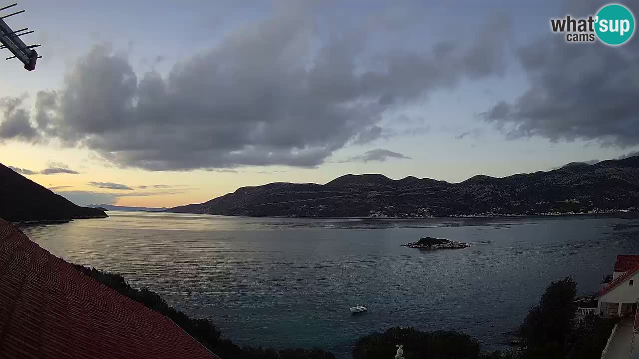 Korčula spletna kamera v živo – Tri Žala pogled na Pelješac