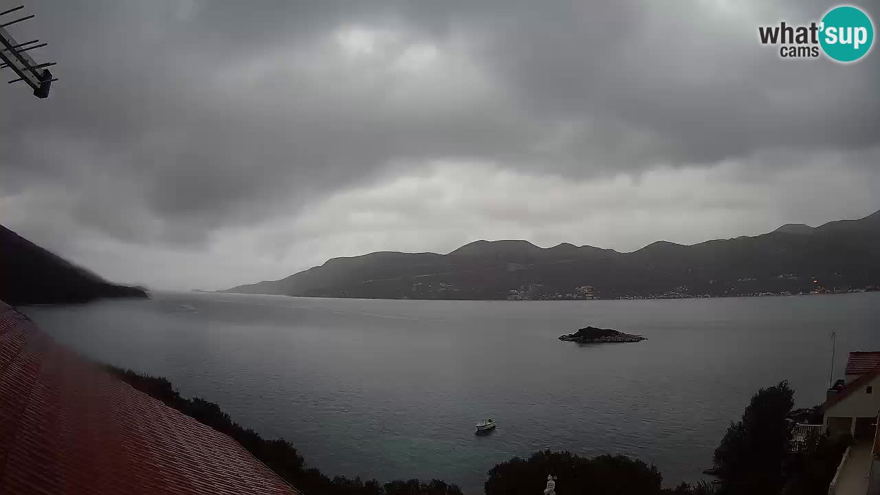 Korčula spletna kamera v živo – Tri Žala pogled na Pelješac