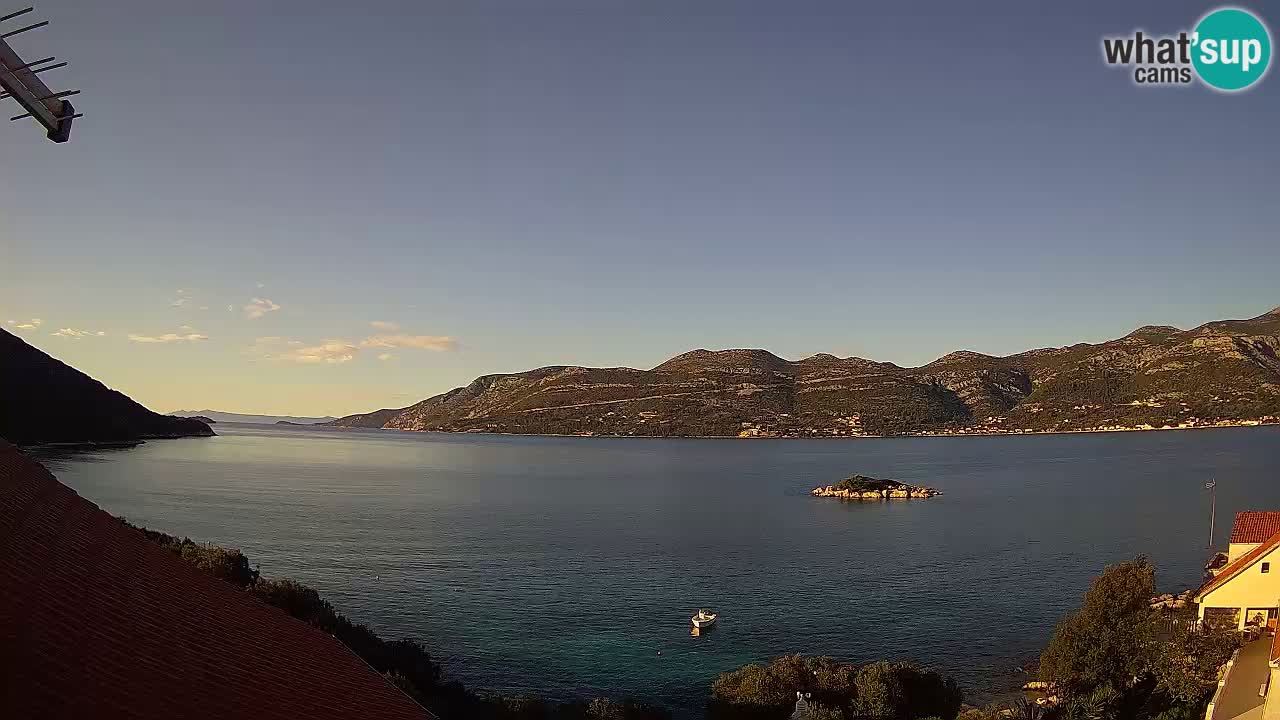 Korčula spletna kamera v živo – Tri Žala pogled na Pelješac