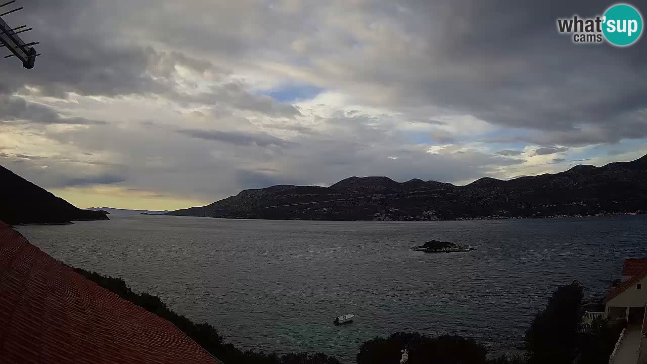 Korčula spletna kamera v živo – Tri Žala pogled na Pelješac