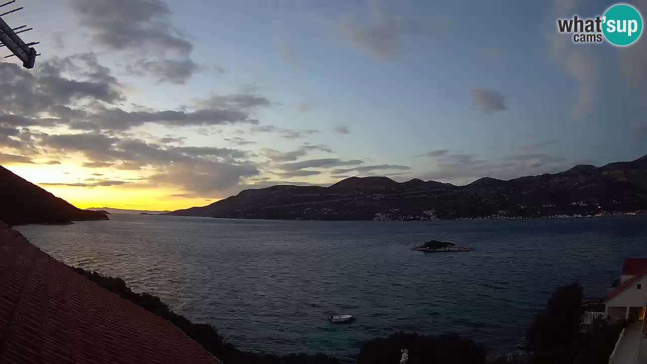 Korčula spletna kamera v živo – Tri Žala pogled na Pelješac