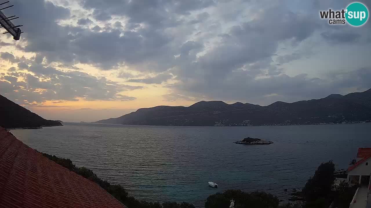Korčula spletna kamera v živo – Tri Žala pogled na Pelješac