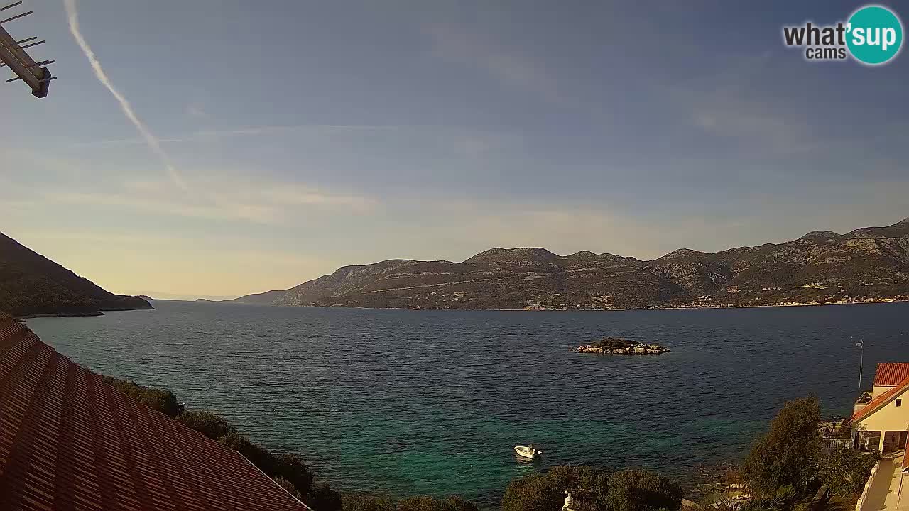 Korčula spletna kamera v živo – Tri Žala pogled na Pelješac