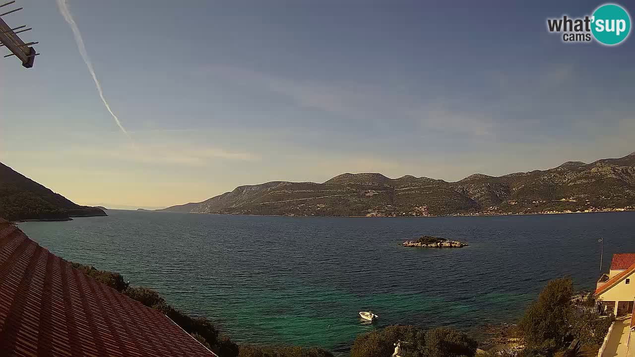 Korčula spletna kamera v živo – Tri Žala pogled na Pelješac