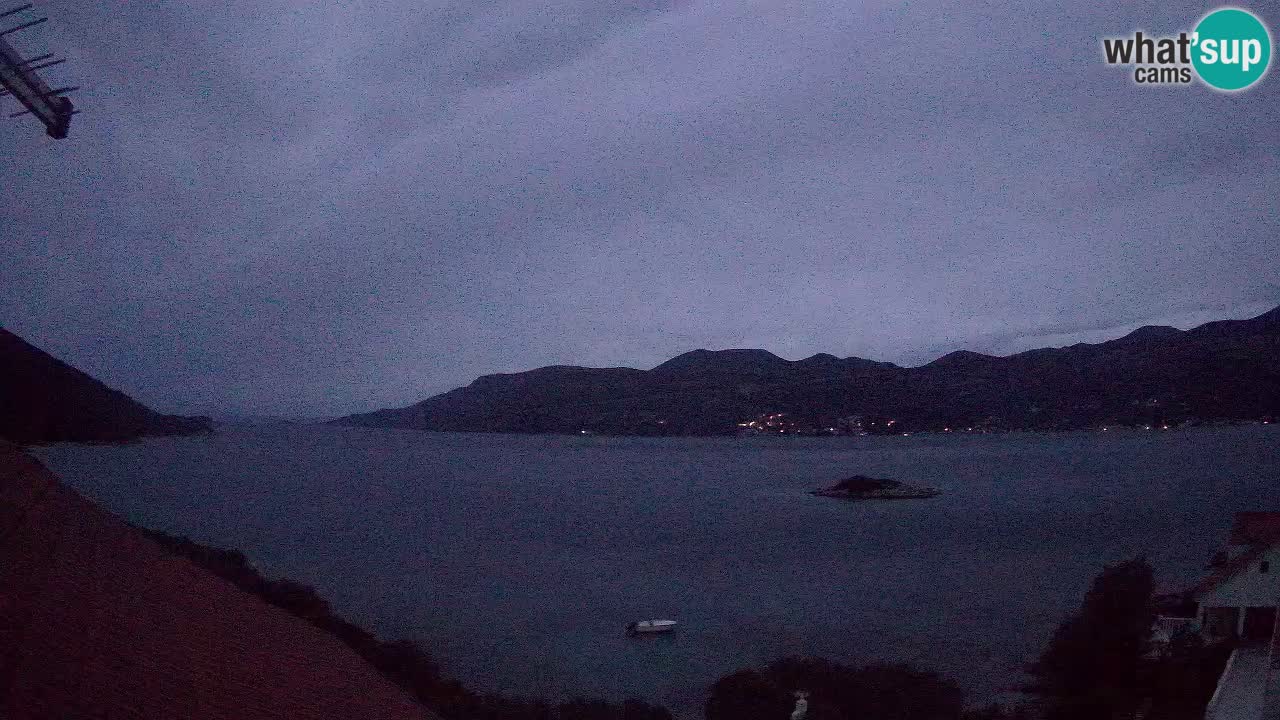 Korčula spletna kamera v živo – Tri Žala pogled na Pelješac