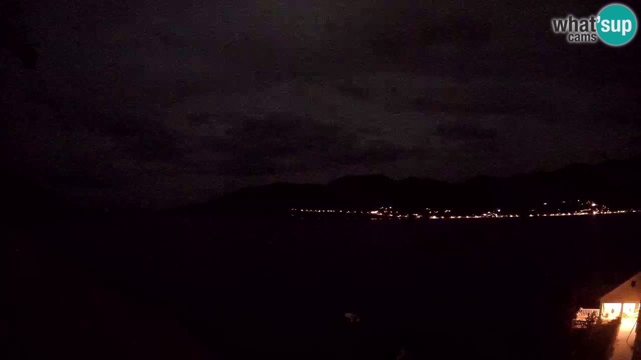 Korčula spletna kamera v živo – Tri Žala pogled na Pelješac