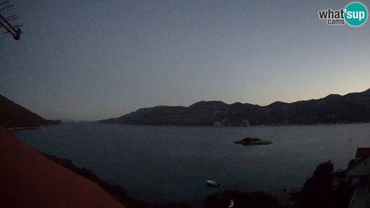 Korčula spletna kamera v živo – Tri Žala pogled na Pelješac