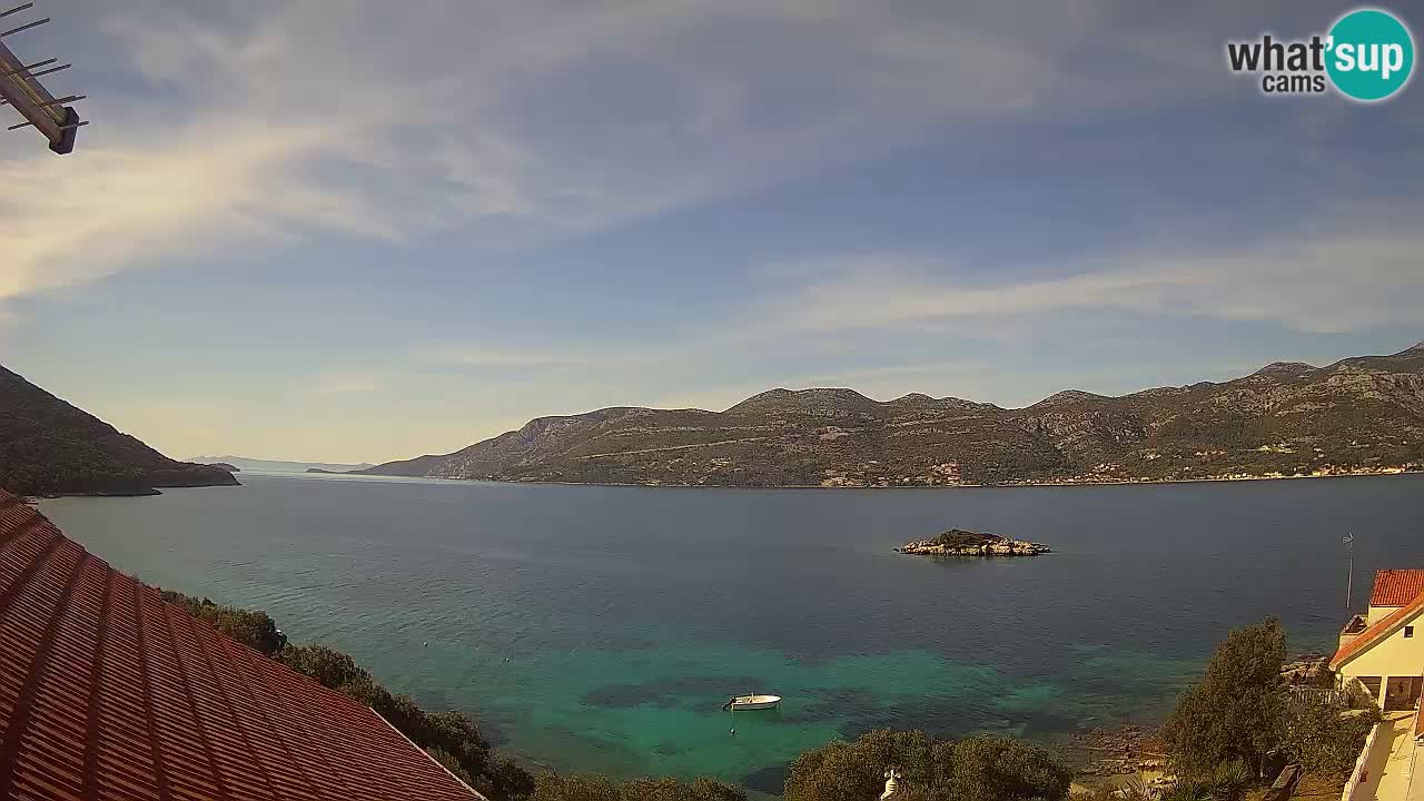 Korčula spletna kamera v živo – Tri Žala pogled na Pelješac