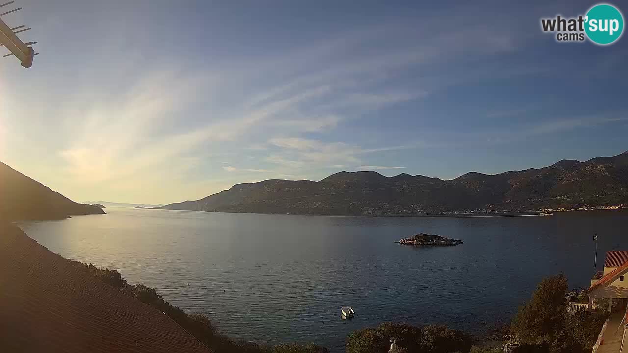 Korčula spletna kamera v živo – Tri Žala pogled na Pelješac
