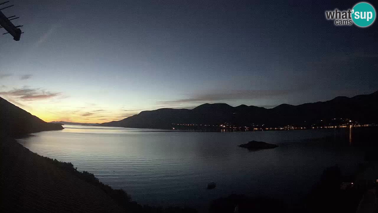 Korčula spletna kamera v živo – Tri Žala pogled na Pelješac