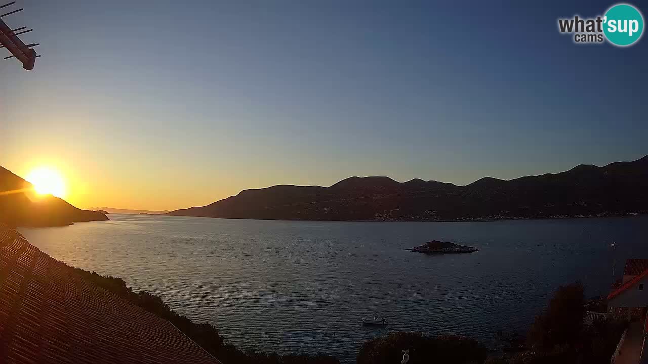 Korčula spletna kamera v živo – Tri Žala pogled na Pelješac