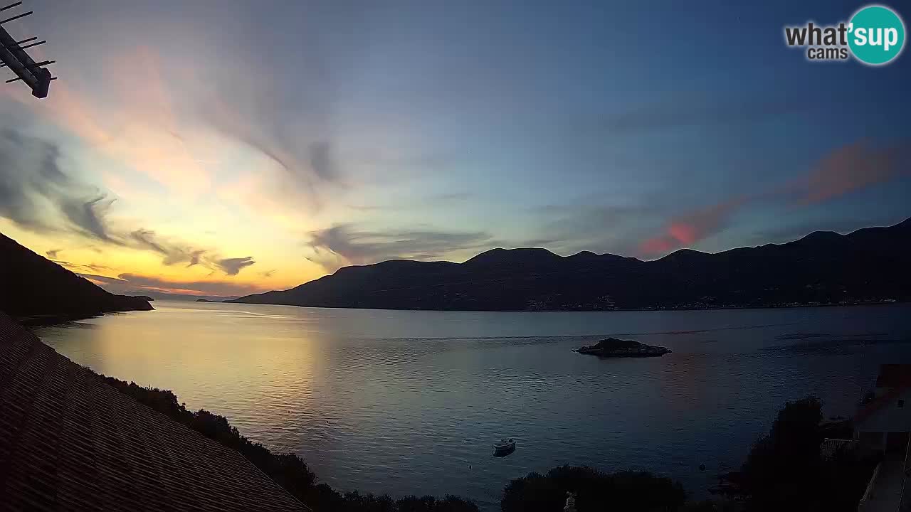 Korčula spletna kamera v živo – Tri Žala pogled na Pelješac