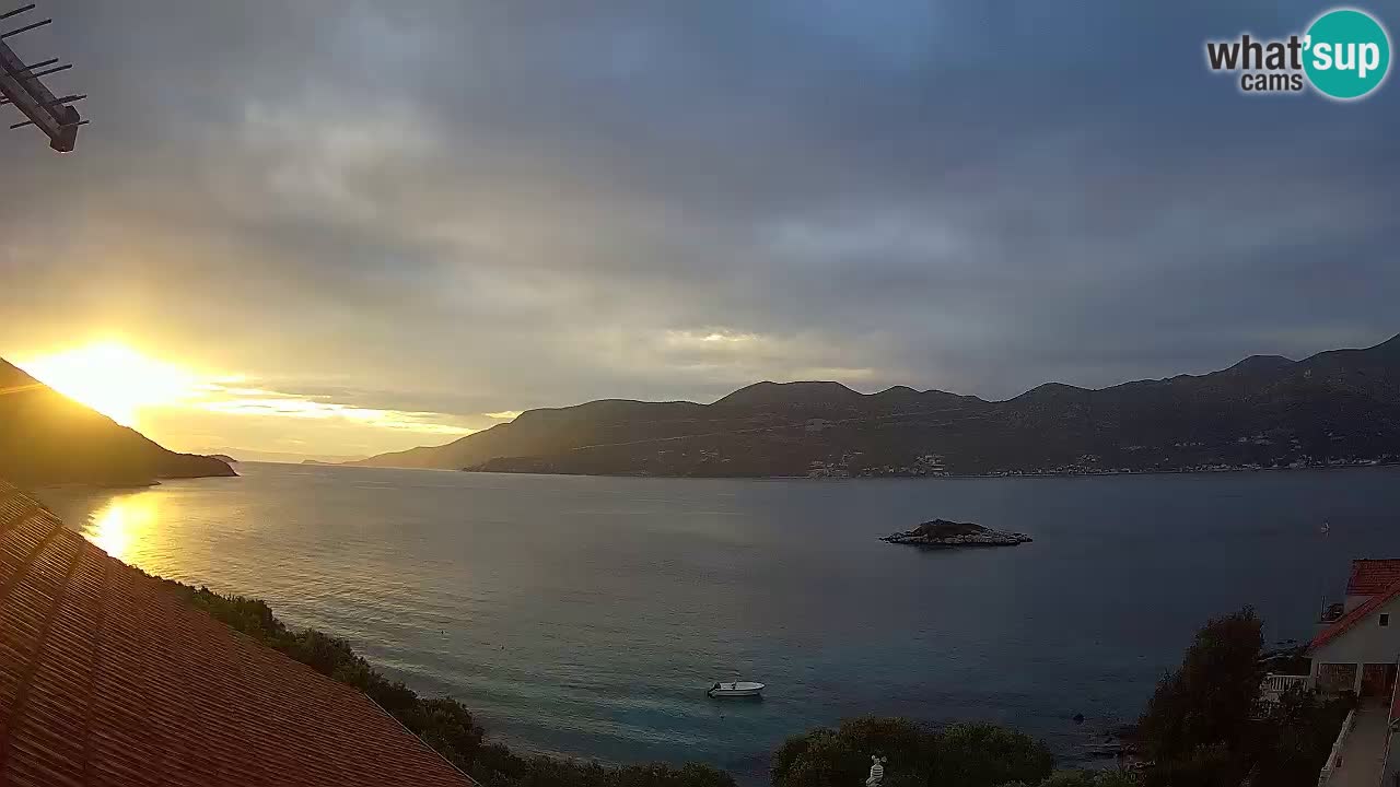 Korčula spletna kamera v živo – Tri Žala pogled na Pelješac