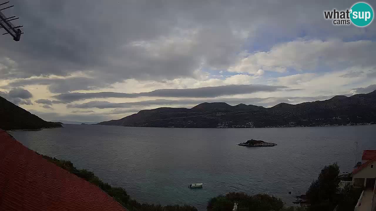 Korčula spletna kamera v živo – Tri Žala pogled na Pelješac