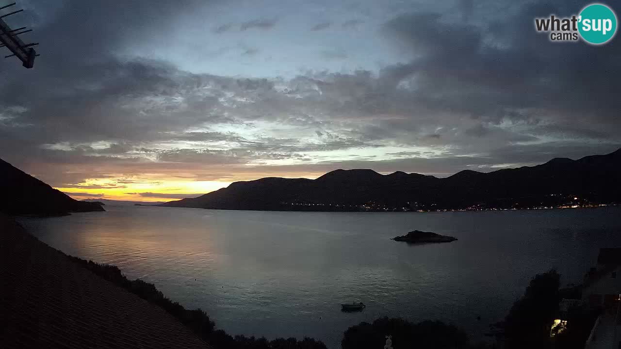Korčula spletna kamera v živo – Tri Žala pogled na Pelješac