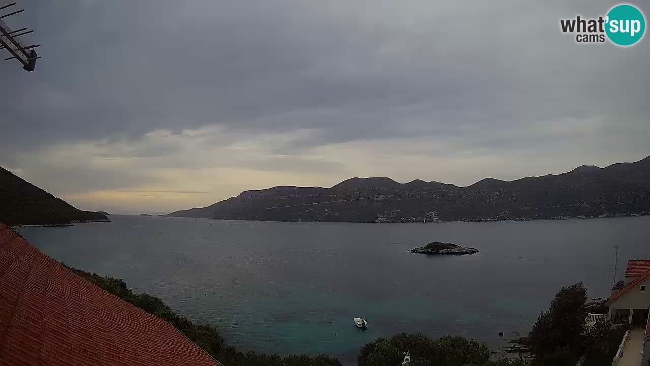 Korčula spletna kamera v živo – Tri Žala pogled na Pelješac