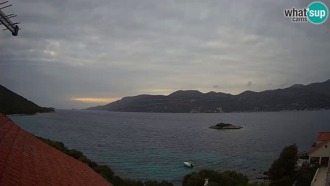 Korčula spletna kamera v živo – Tri Žala pogled na Pelješac