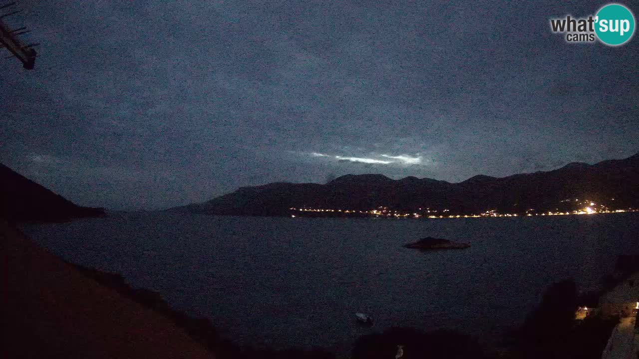 Korčula spletna kamera v živo – Tri Žala pogled na Pelješac