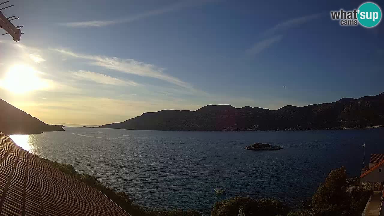 Korčula spletna kamera v živo – Tri Žala pogled na Pelješac