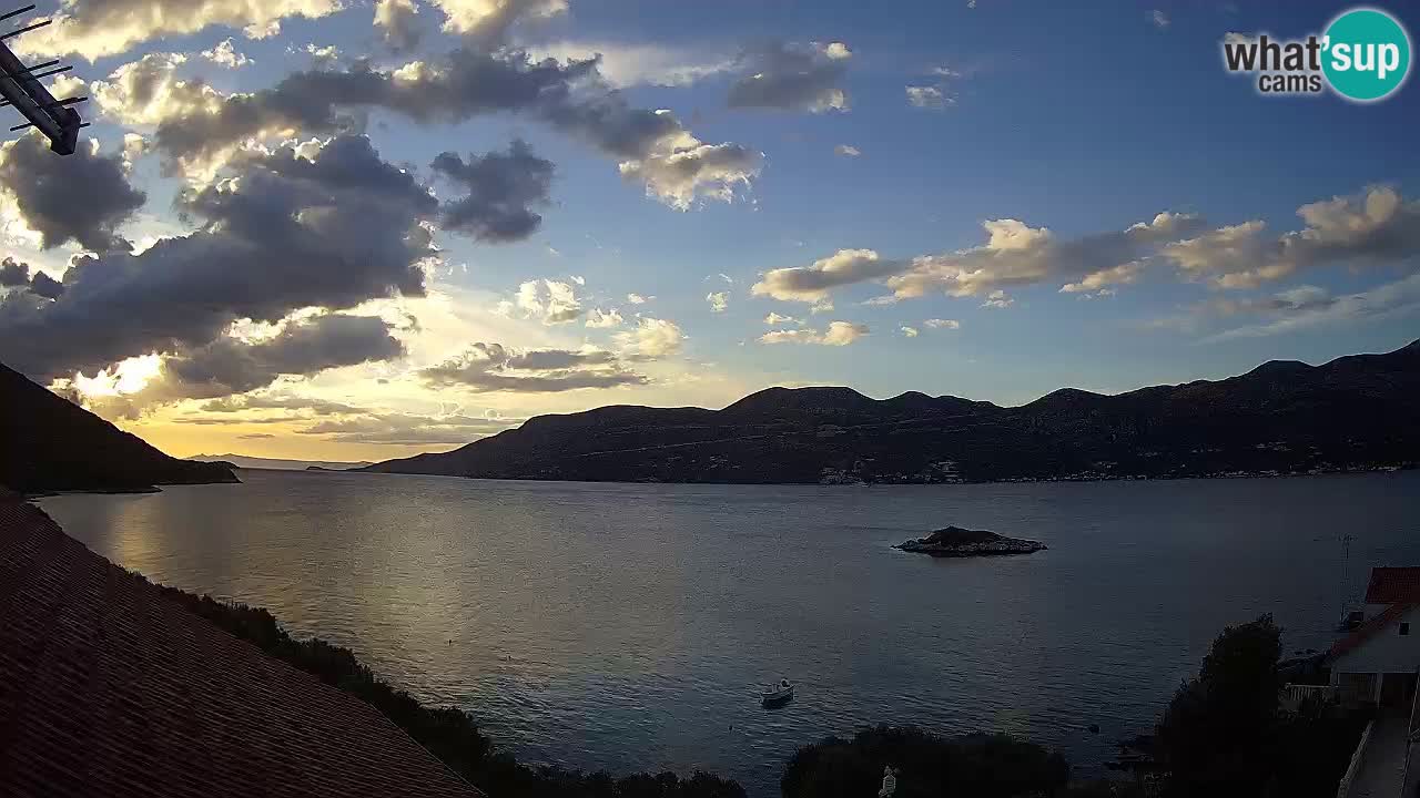 Korčula spletna kamera v živo – Tri Žala pogled na Pelješac
