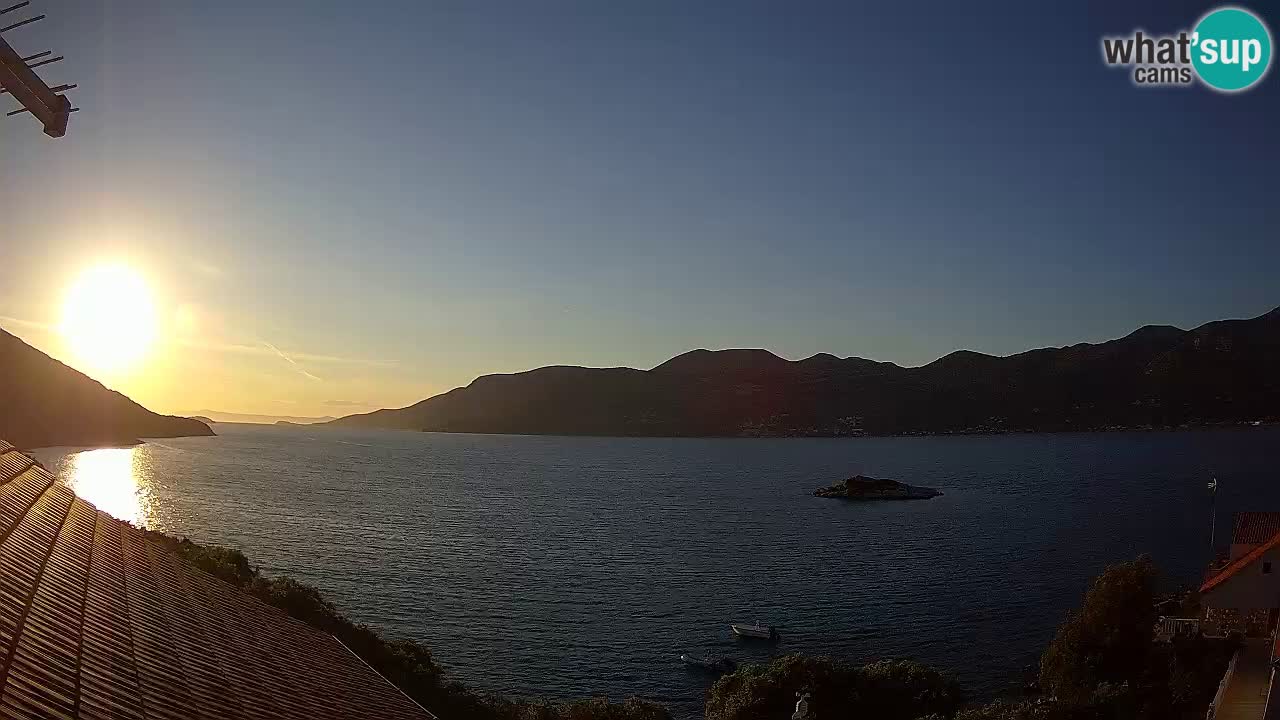 Korčula spletna kamera v živo – Tri Žala pogled na Pelješac