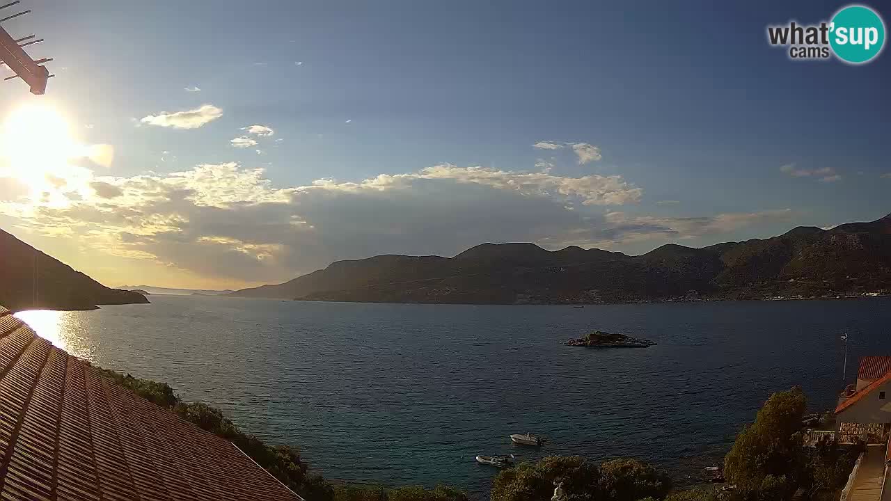 Korčula spletna kamera v živo – Tri Žala pogled na Pelješac