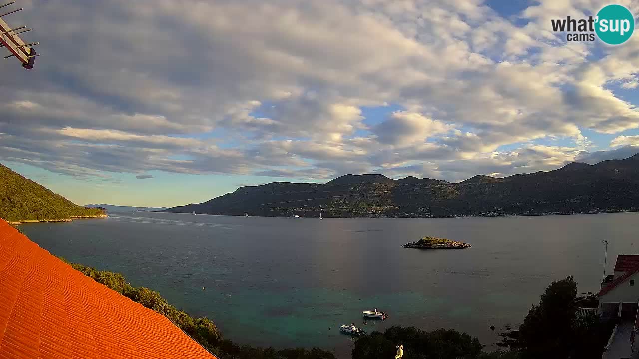 Korčula spletna kamera v živo – Tri Žala pogled na Pelješac