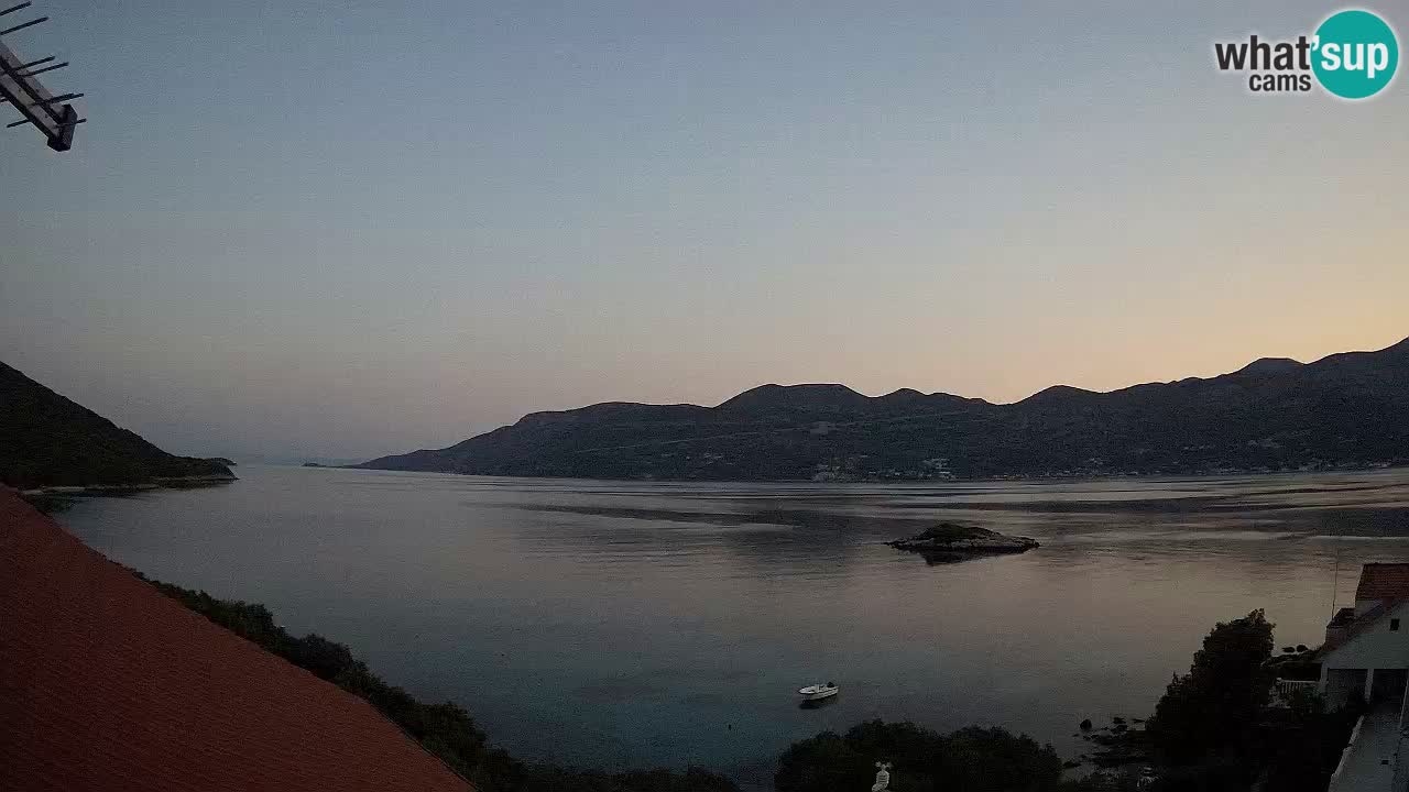 Korčula spletna kamera v živo – Tri Žala pogled na Pelješac
