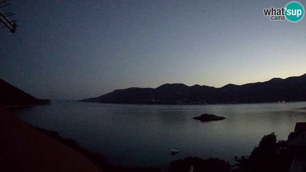 Korčula spletna kamera v živo – Tri Žala pogled na Pelješac