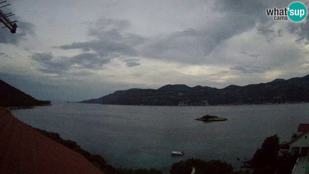 Korčula spletna kamera v živo – Tri Žala pogled na Pelješac