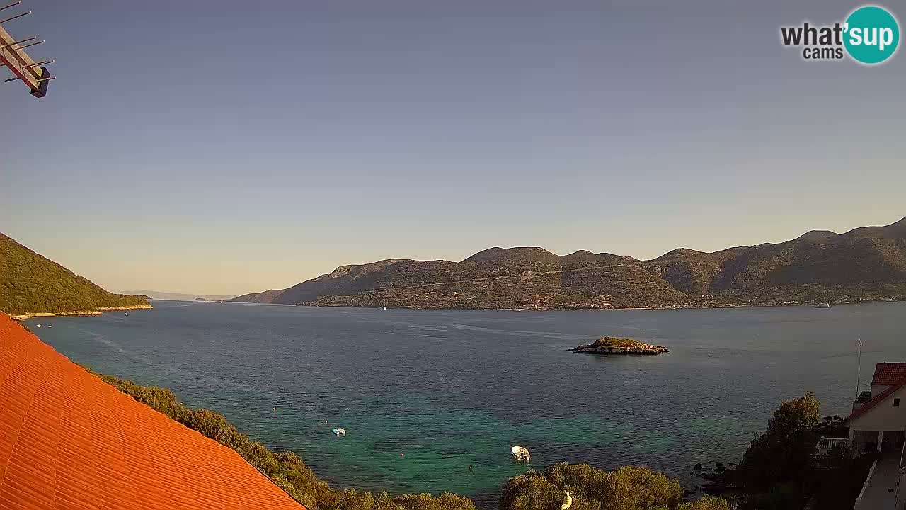 Korčula spletna kamera v živo – Tri Žala pogled na Pelješac